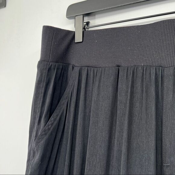 NWT Jessica Simpson Soft Pull-On Tapered Leg Utility Jogger Pant in Black - Picture 6 of 13